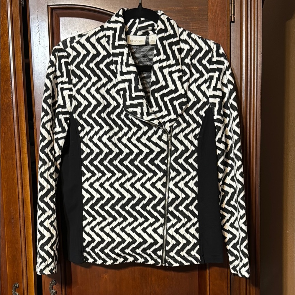 Chico's Black and White Chevron Blazer Size 1